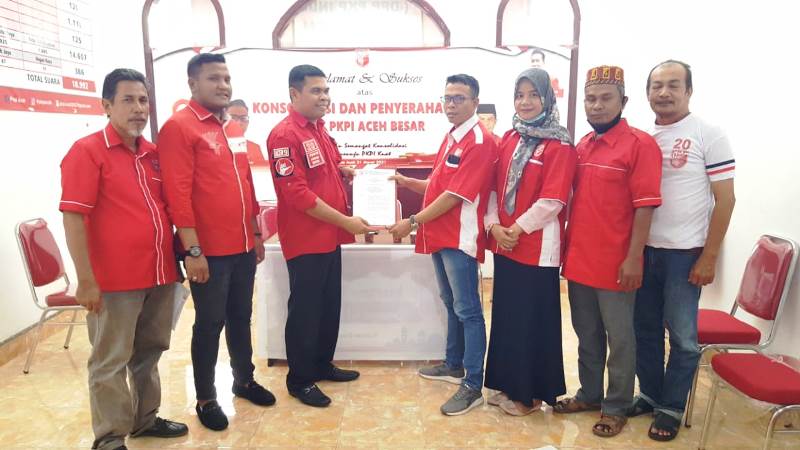 Ketua DPP PKPI Aceh Hendriyono Serahkan SK Kepengurusan PKPI Aceh Besar