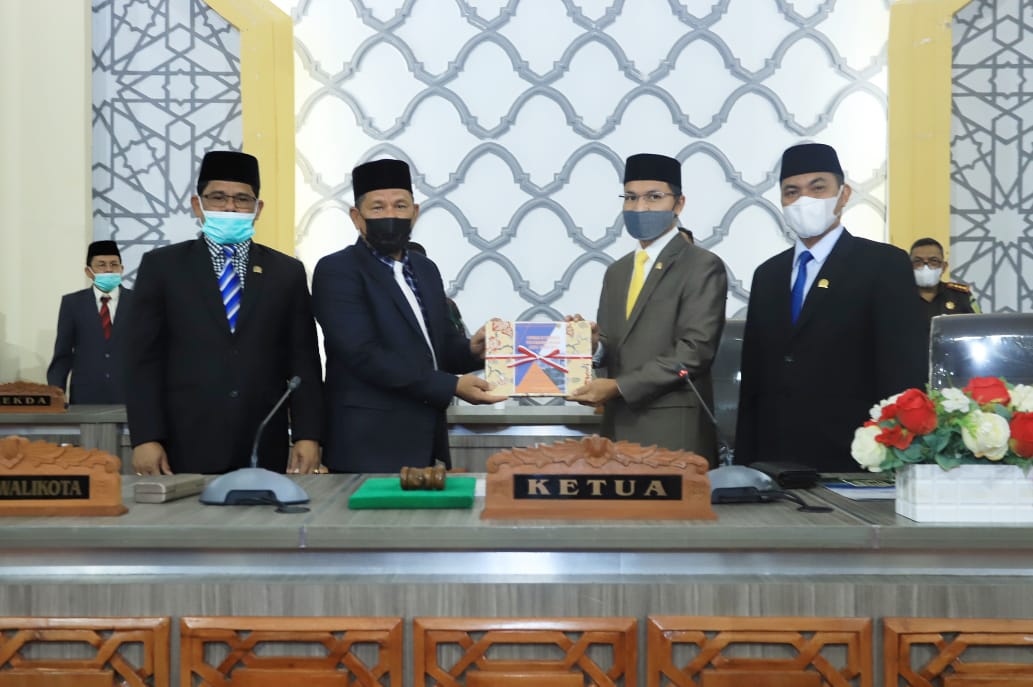 Chek Zainal Serahkan LKPJ Wali Kota TA 2020 ke Dewan