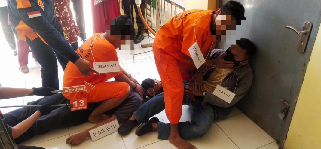 Rekontruksi Cucu Bunuh Neneknya di Aceh Tamiang