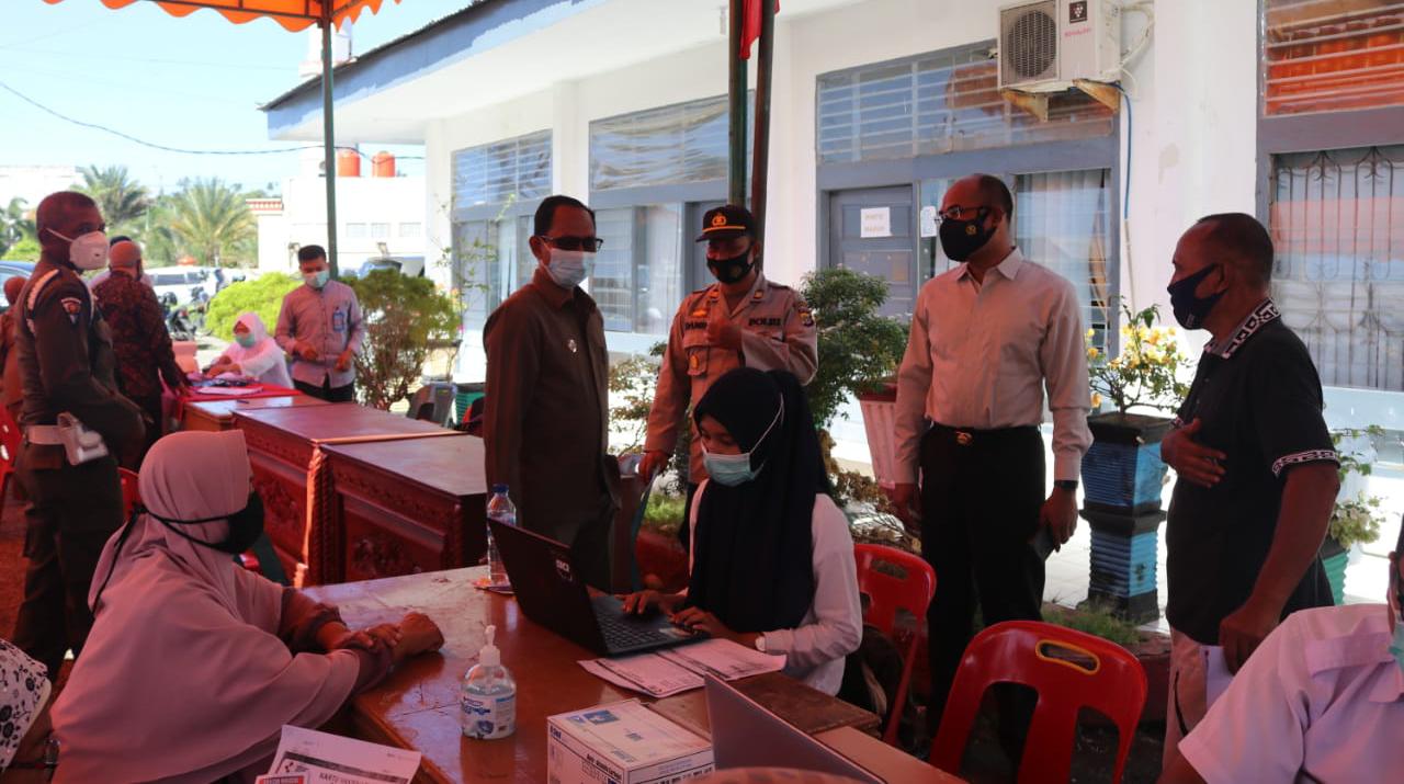 Tinjau Pelaksanaan Vaksinasi Massal di Aceh Selatan, Bupati: Tak Ada Niat Pemerintah untuk Bahayakan Masyarakat Melalui Vaksin