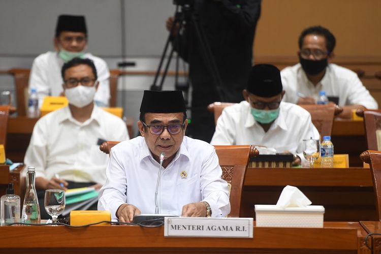 Kasus Covid-19 Meningkat, Menag Imbau Masyarakat Ibadah di Rumah