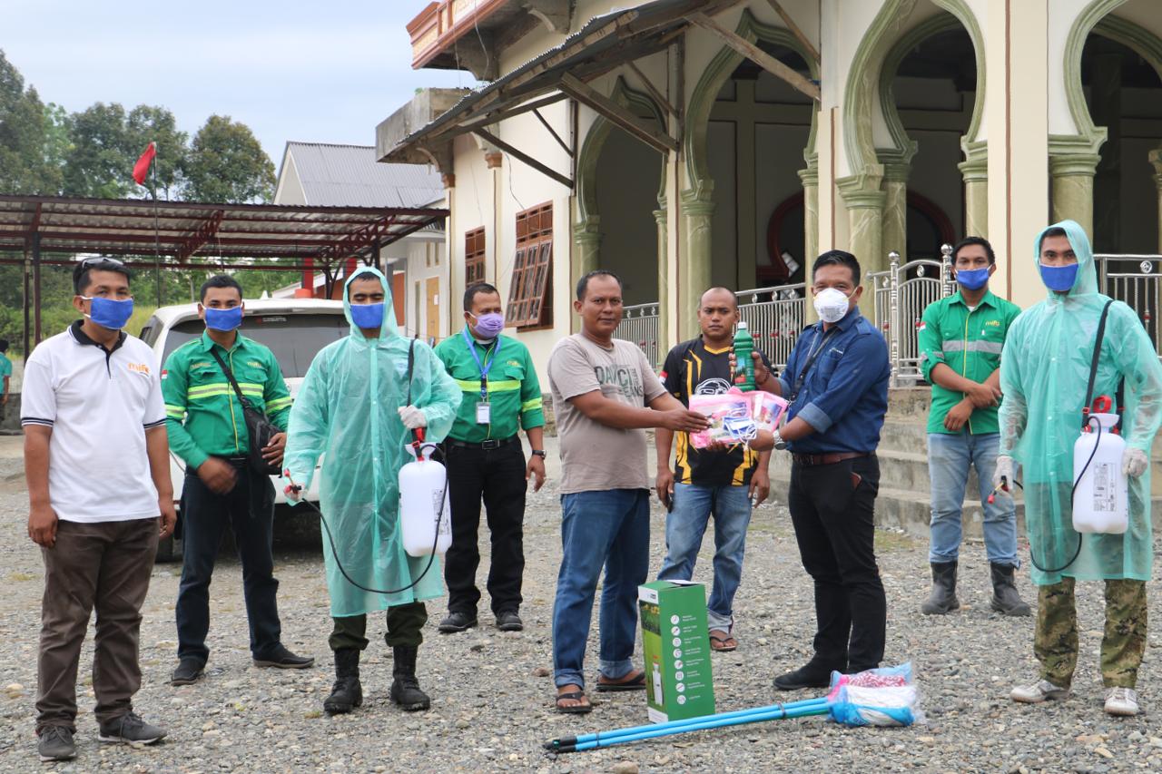Cegah Convid-19, PT Mifa Bersaudara Lakukan Penyemprotan Desinfektan di Enam Mesjid