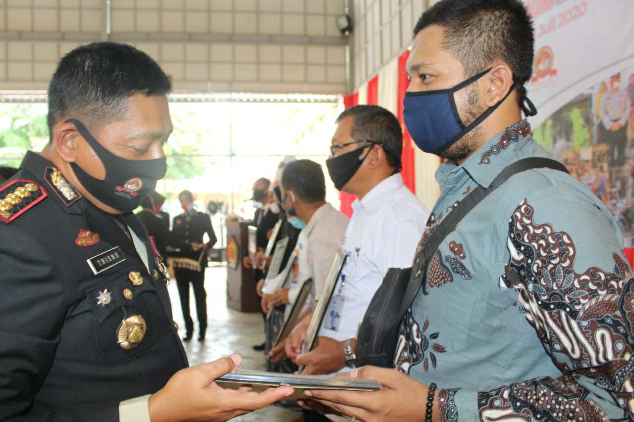 Hari Bhayangkara ke 74, Acehportal.com Terima Penghargaan dari Polresta Banda Aceh
