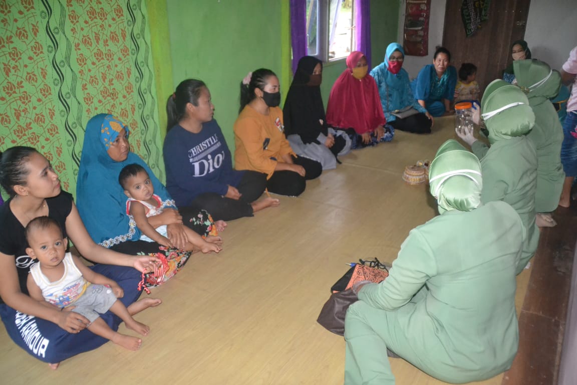 Dukung Kreativitas, Persit KCK Cabang XLI Berikan Pelatihan Pemanfaatan Barang Bekas